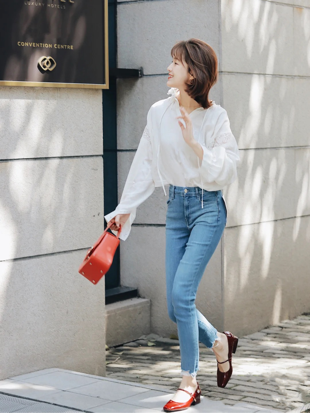 牛仔裤颜色深了如何变浅呢,浅色牛仔裤和深色牛仔裤