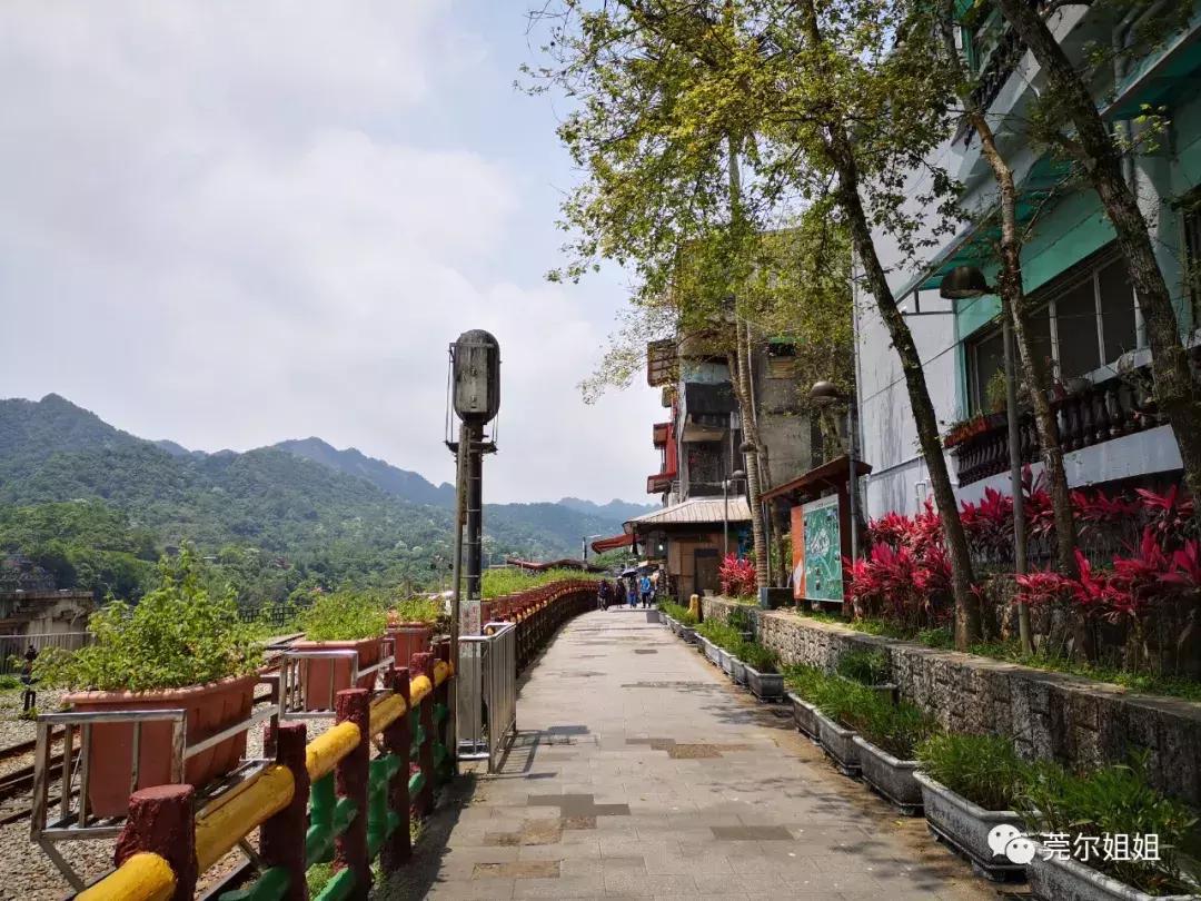 锵锵三人行之散漫游记1：台湾印象一半烟火气一半文艺范儿