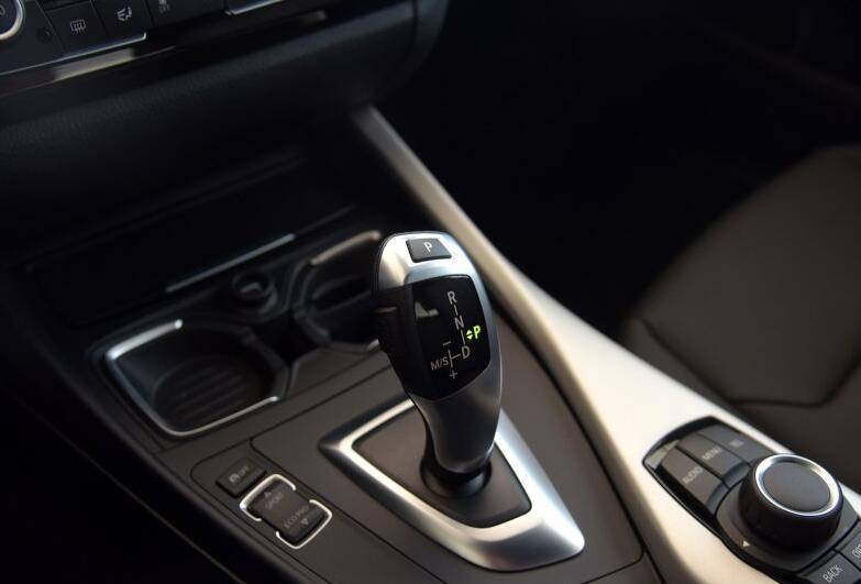 宝马2系敞篷车值不值得买代步,11万公里的宝马2系敞篷值得入手吗