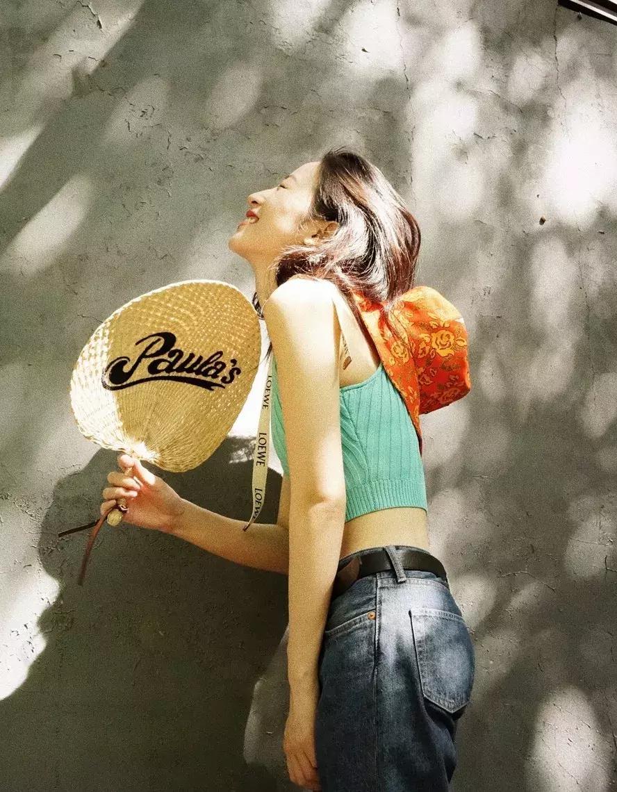 刘雯米兰时装周试装,刘雯维密走秀比心