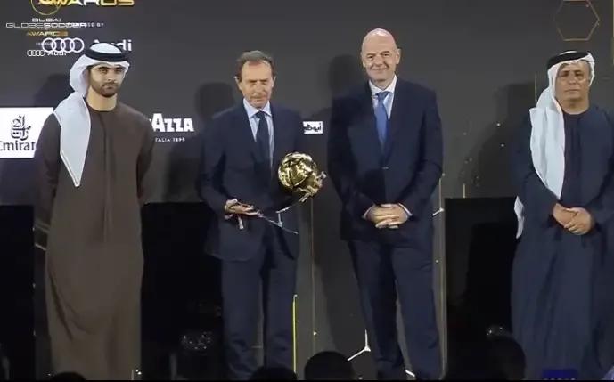 环球足球奖c罗和曼城合影,环球足球奖c罗是创始人么