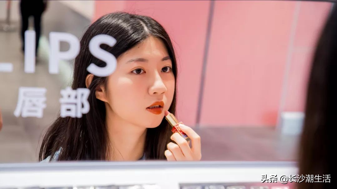 超强彩妆王国登陆长沙！带你一秒变身调色师