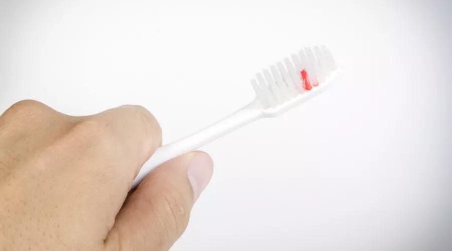 解决牙龈出血你需要知道的所有事,牙龈出血一定要警惕