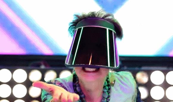 年均66岁的豹纹大妈团火了！唱rap，跳电音，连总理都点赞