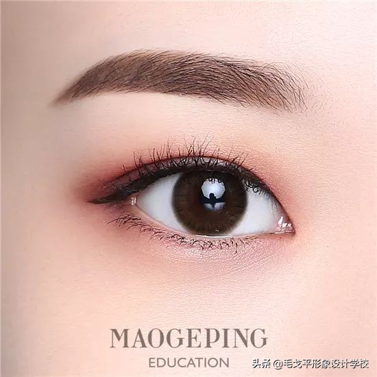 内双化眼妆使眼睛变大有神,眼妆怎样画得好看显得有神内双