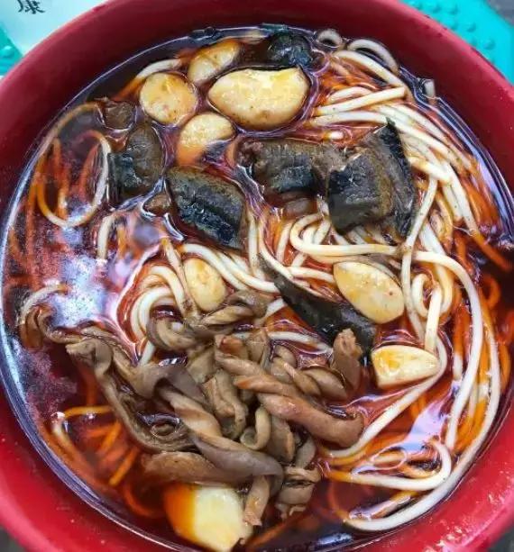 我在2018年的网红美食堆里，精挑出了这23家火爆的店给你！