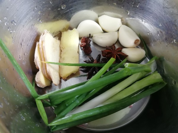 五花肉上五花下五花有什么区别,五花肉分上五花和下五花哪个好