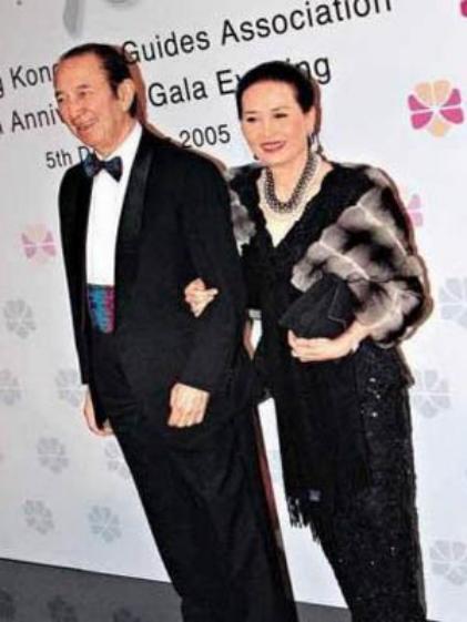 赌王一共有几房妻子,赌王背后的女人