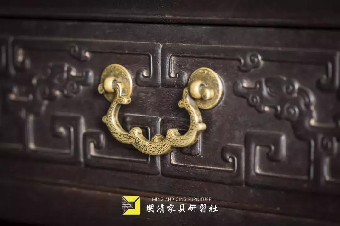 明清家具展厅灯光设计,明清家具铜蝙蝠配饰