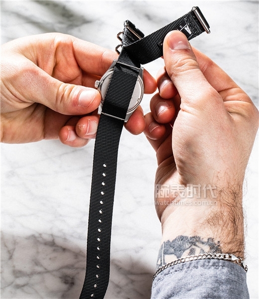 小米手环换表带教程,小米手表x5换表带图解