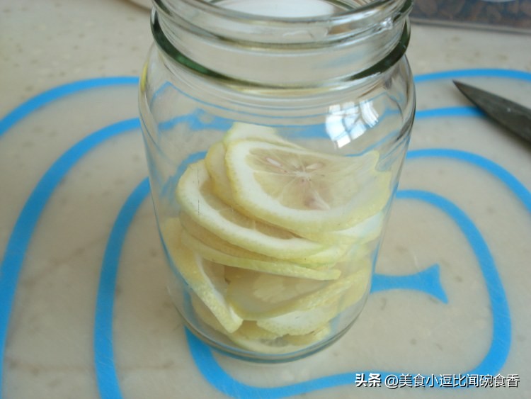 蜂蜜柠檬水用开水泡还是凉水,蜂蜜柠檬水的动漫图片