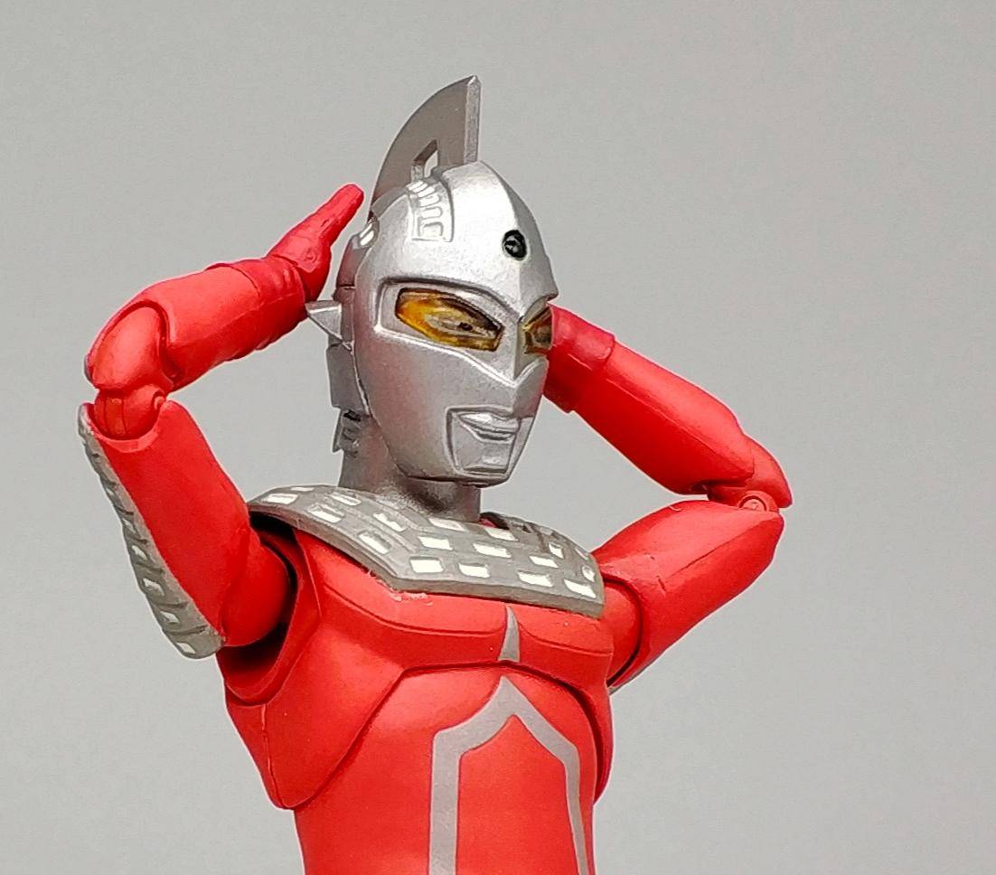 模玩机设:以弹之名守望地球地球的赤红巨人SHF赛文