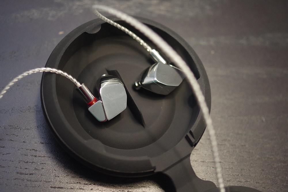 全铍振膜呈现通透自然音色，FinalA8000旗舰入耳耳机｜硬核测评