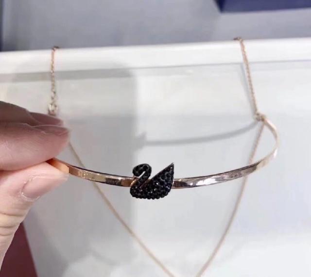 施华洛世奇天鹅项链怎么查询真假,施华洛世奇天鹅项链材质是银吗