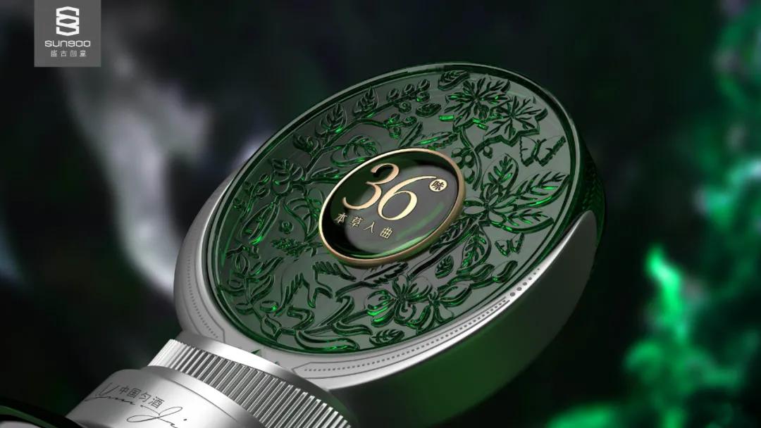 独有的“绿宝石”，点缀于白酒的剔透瓶身之上