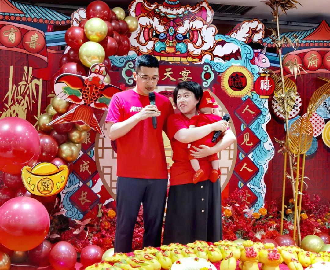 外孙百天照片,小外孙过百天