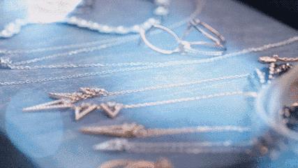 施华洛世奇为什么那么贵,施华洛世奇黑天鹅贵吗