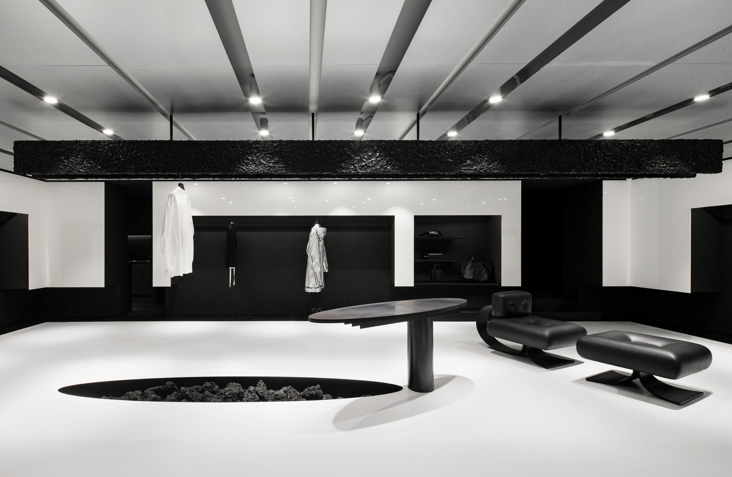 小众设计感服装店推荐性冷淡风,郑州德化街服装店暗黑风