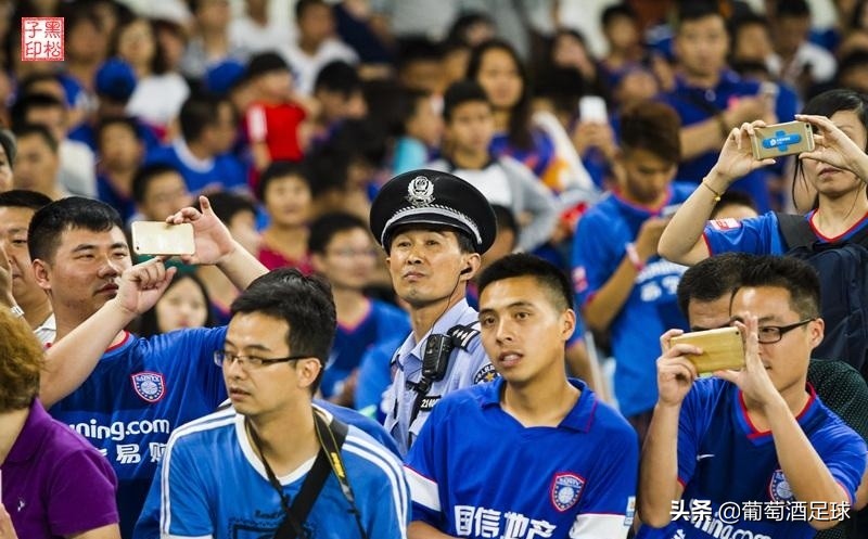 足球还是足球吗？名记：足球不应成为法外之地！