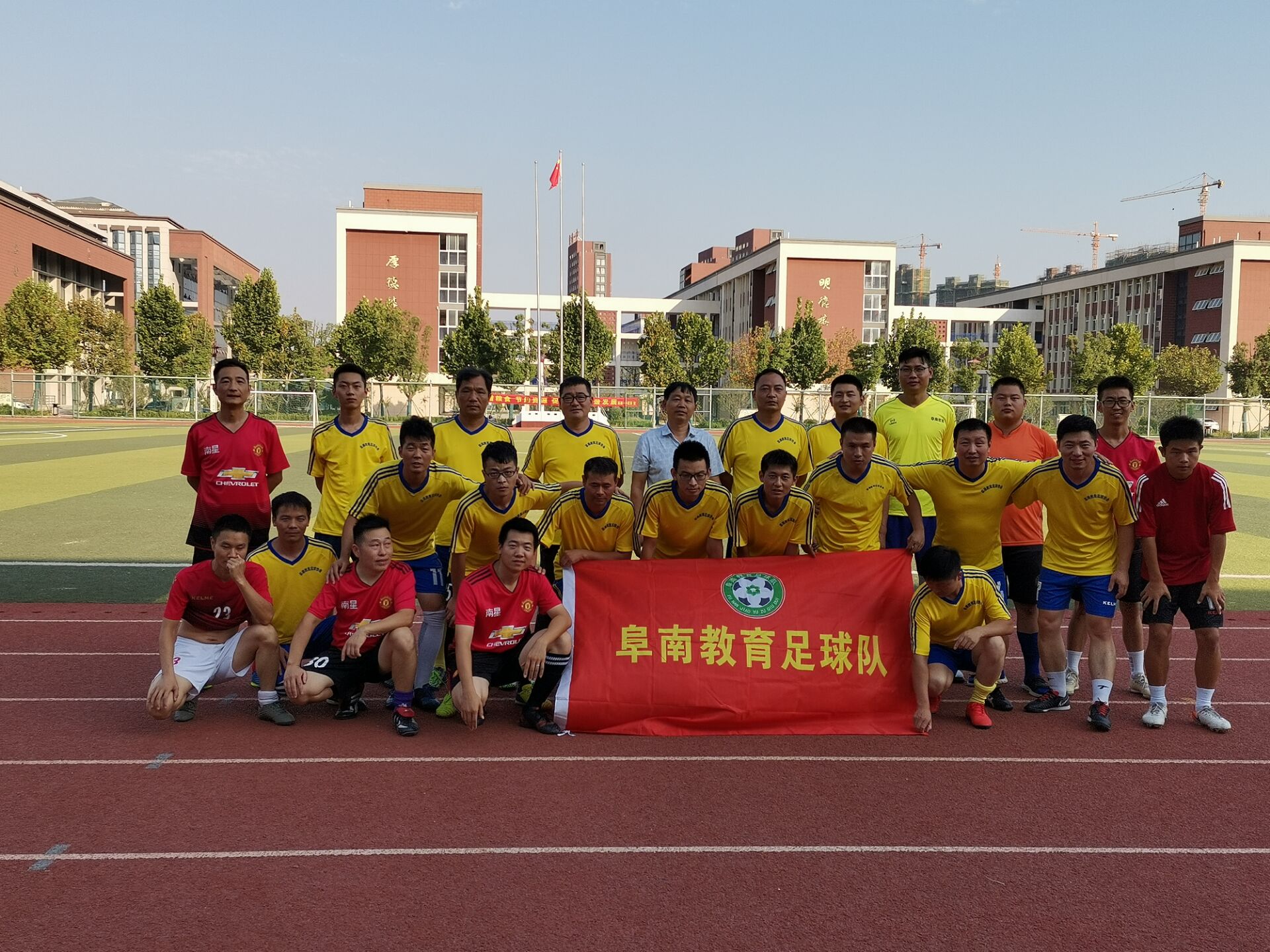 阜南十小足球比赛现场,阜南曹集镇阜蒙小学足球赛