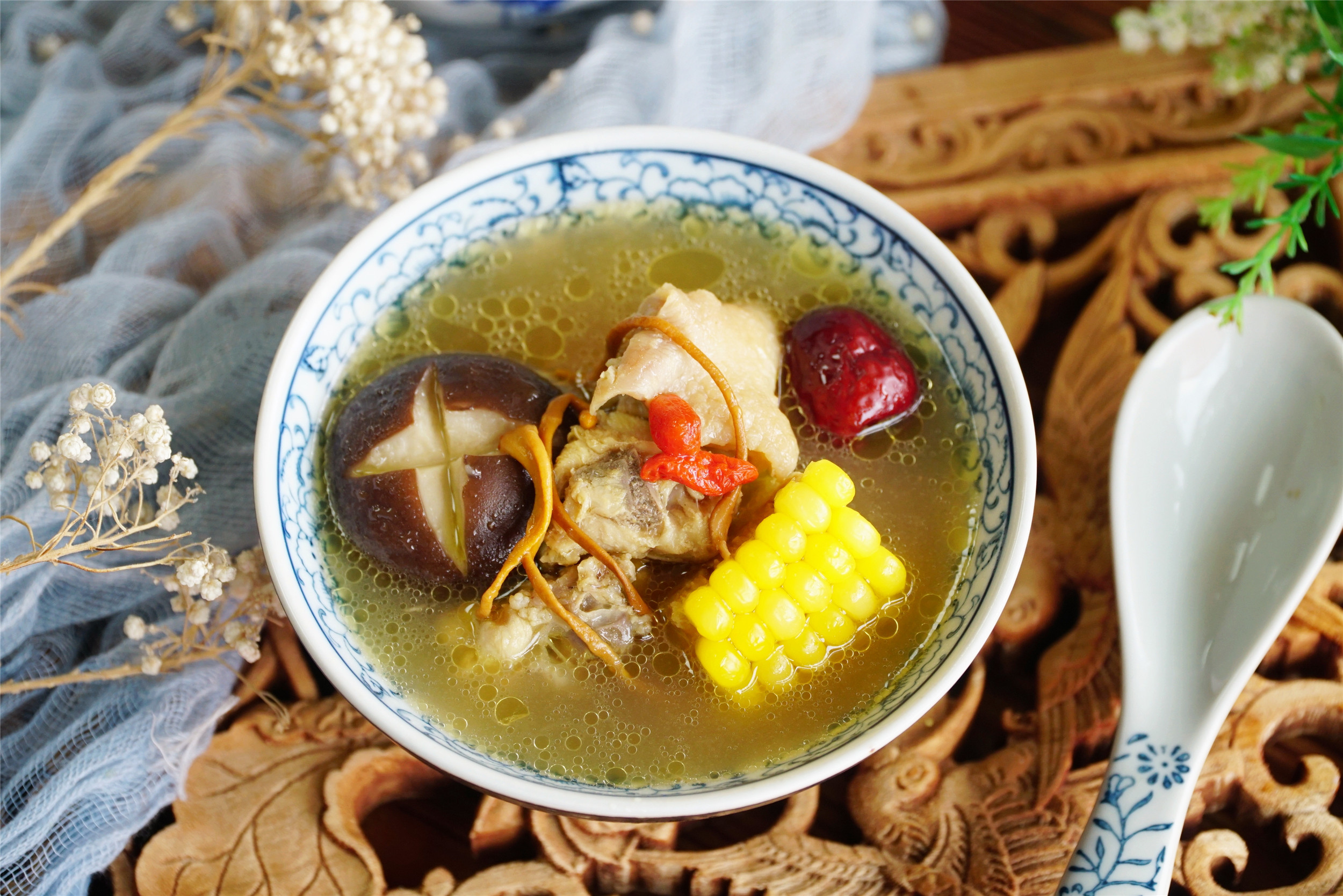 秋天有什么好的汤推荐,秋天季节做什么汤最合适