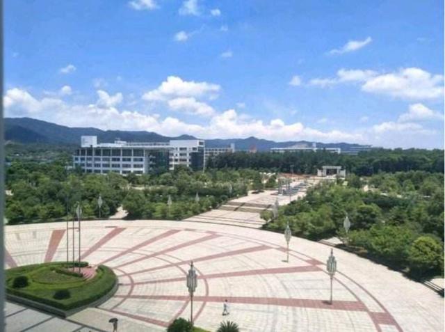 江西这所大学很“尴尬”，曾经是全国重点高校，如今二本招生