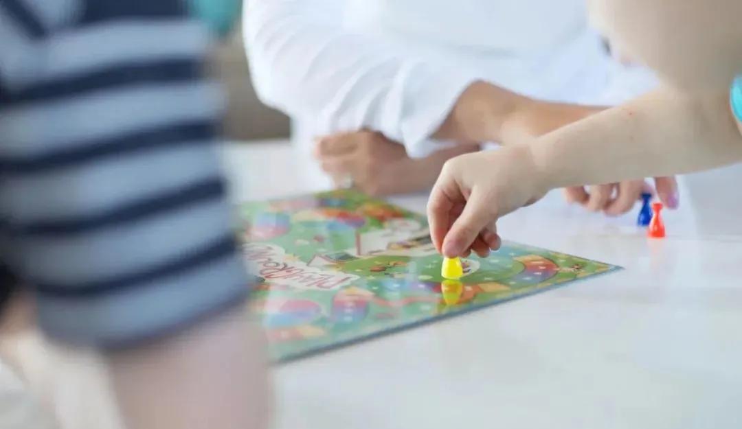 4岁小孩突然说话很费劲口吃厉害,2岁学说话宝宝突然口吃怎么纠正