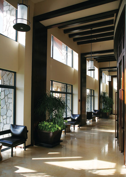 三亚希尔顿酒店多少钱一晚,三亚六月适合旅游度假吗