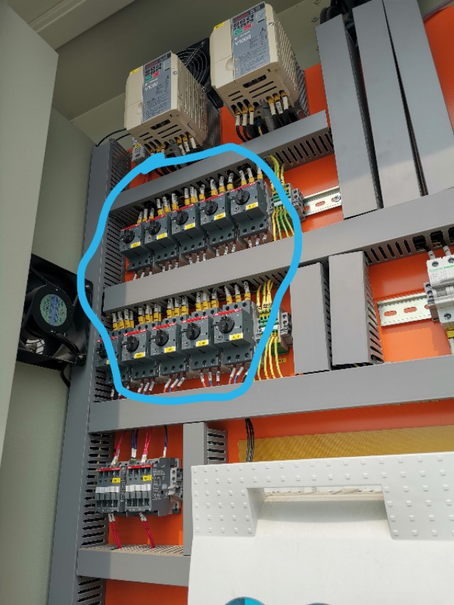 麦克维尔螺杆机报液位故障,麦克维尔螺杆式风冷机组故障检修