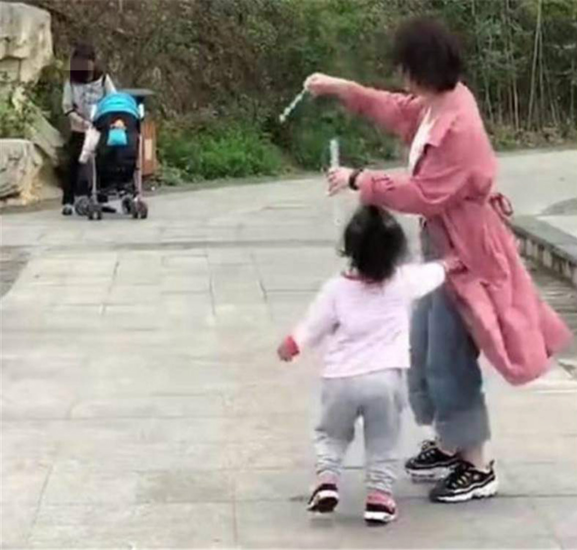 为什么小姨喜欢带娃,为什么孩子都和小姨的关系好