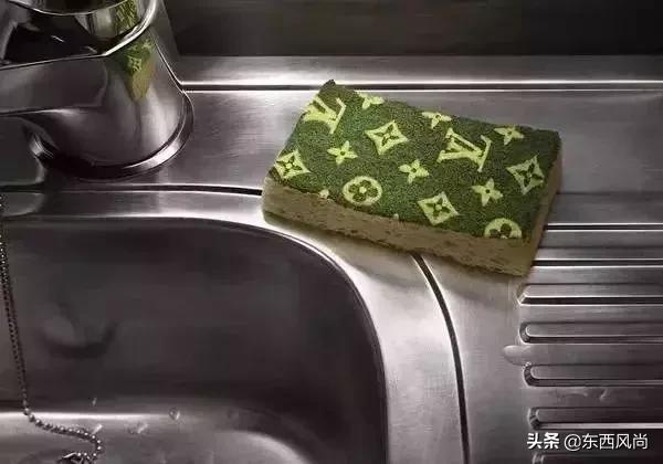 土豪的境界无法理解,LV镀金马桶,古驰的纸巾,买块砖1300