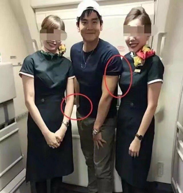 网友在飞机上偶遇杨幂,网友偶遇彭于晏机场安检