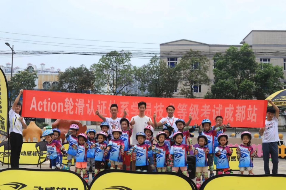 艺启轮滑培训中心,乐趣荟广场轮滑培训