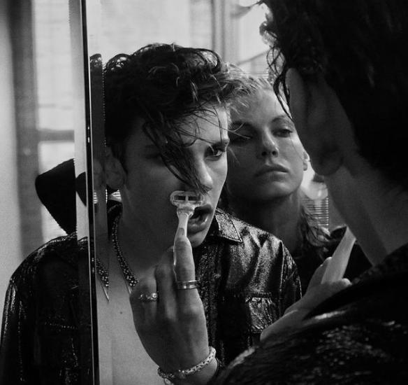 全球最撩超模！一双狐狸媚眼迷倒众生，爆红后却在乡下养鸡？