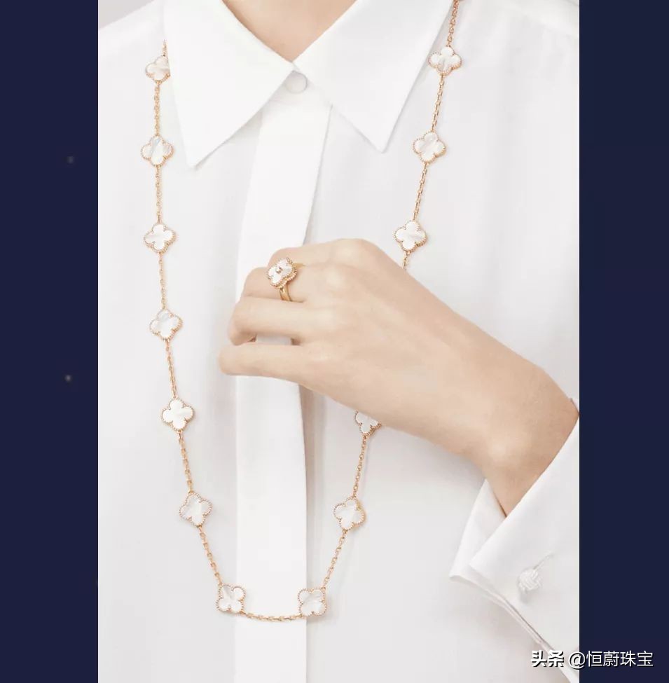 梵克雅宝出新品，雕花黄金四叶草项链，为你点亮七夕的星空
