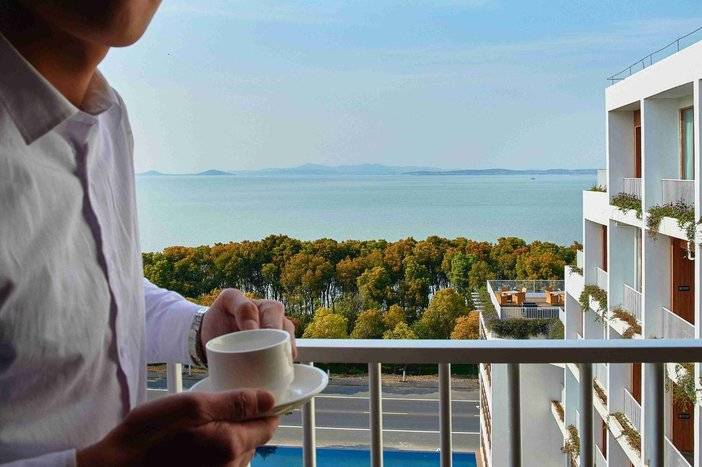 苏州太湖一顶级豪华度假酒店开业，奢享湖光月色，泡露天温泉