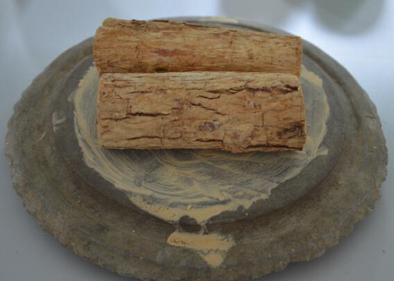 一种可以防晒和美容的锯末粉，缅甸女人男人都爱用