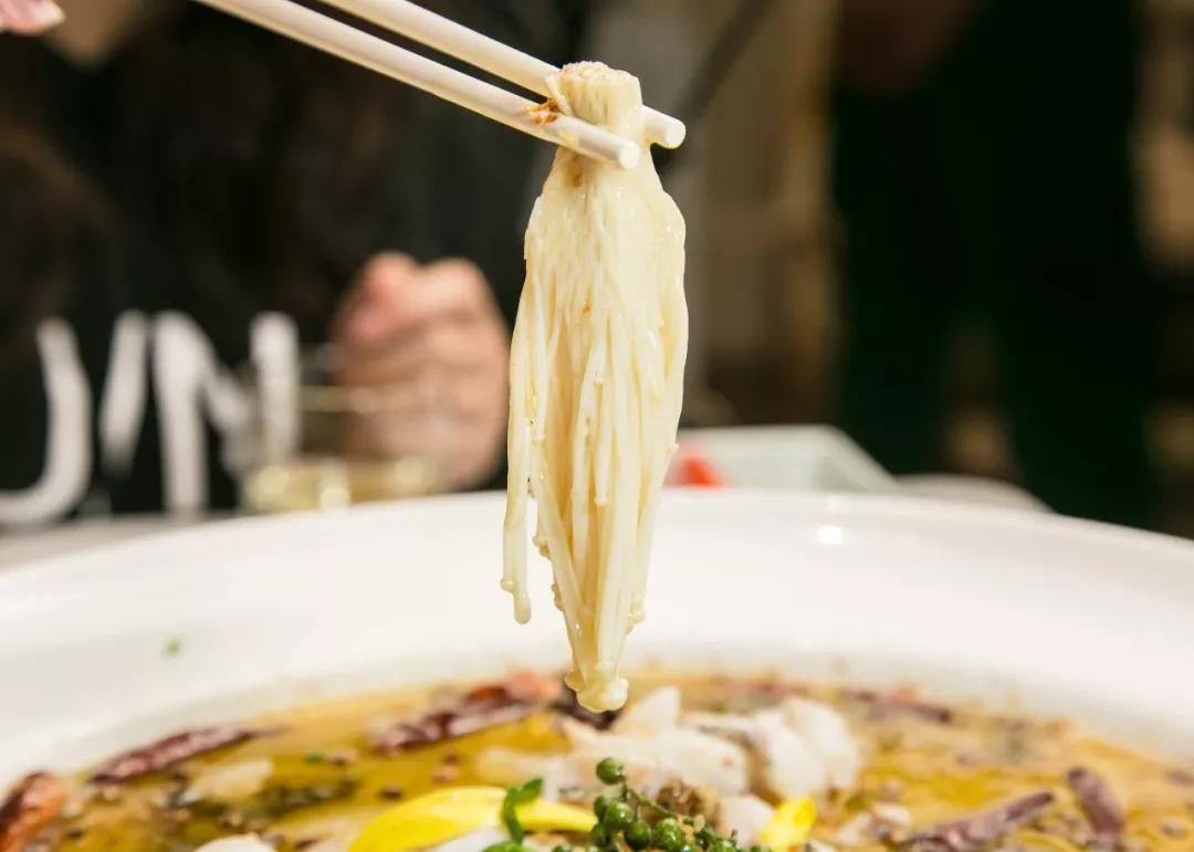 在“卡通乐园”吃“瘦瘦鱼”，一份大过脸盆，居然不到50元