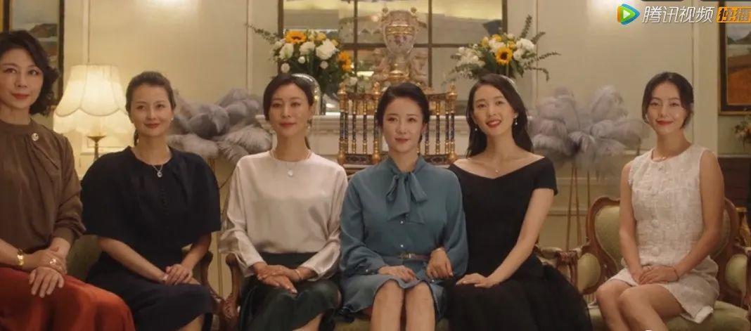 两个美女在公司打架薅头发,泰剧女人打架抓脸薅头发