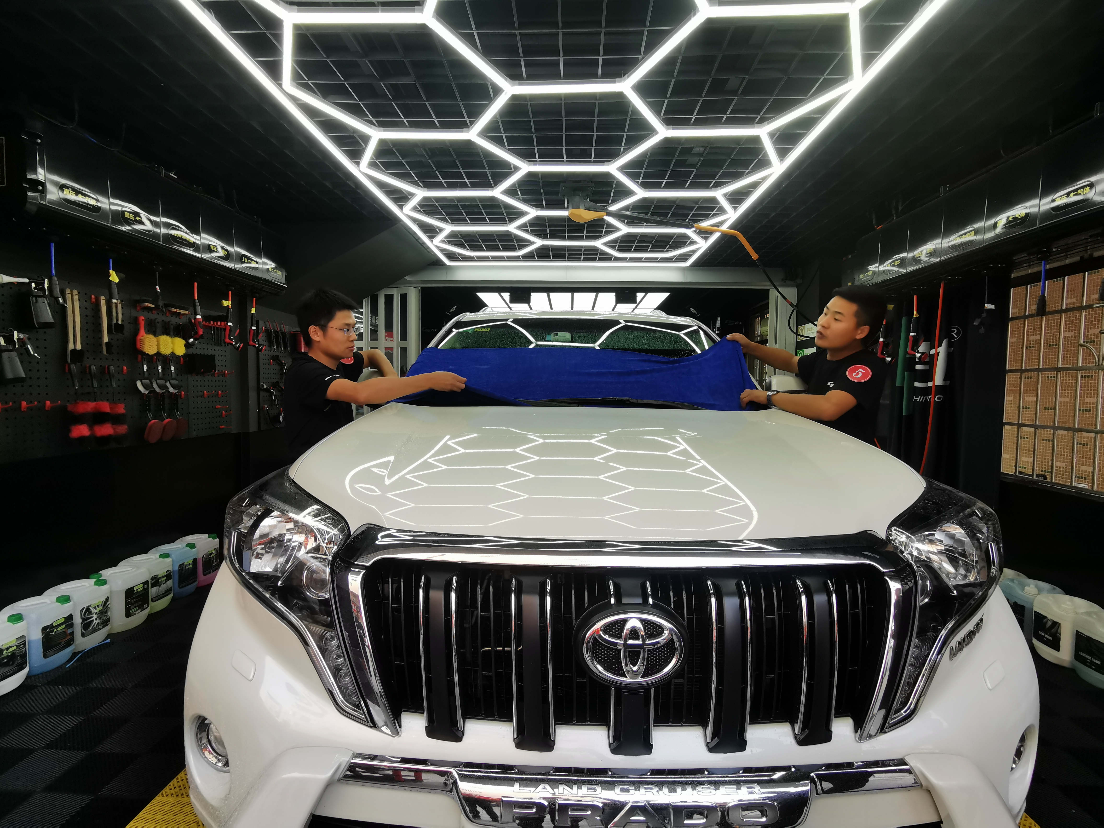 洗车用什么好教你正确的洗车方法,普通洗车的流程步骤注意事项