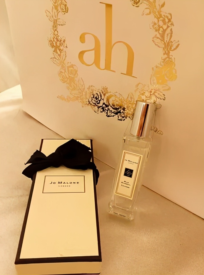 “你喷祖玛珑的样子，真像我的5个前女友”