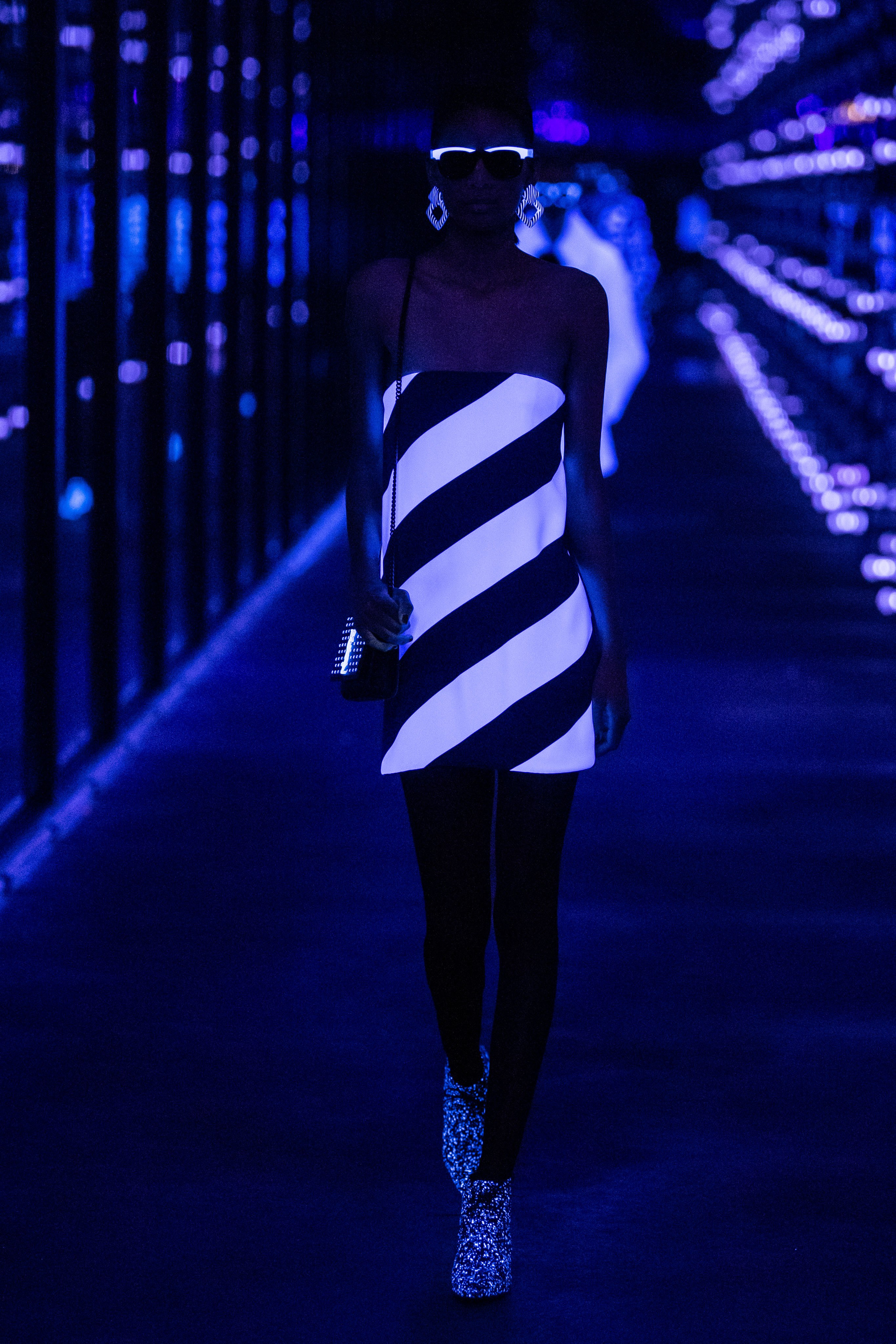 ysl圣罗兰限定典藏版小金条口红色 (ysl圣罗兰百搭口红)