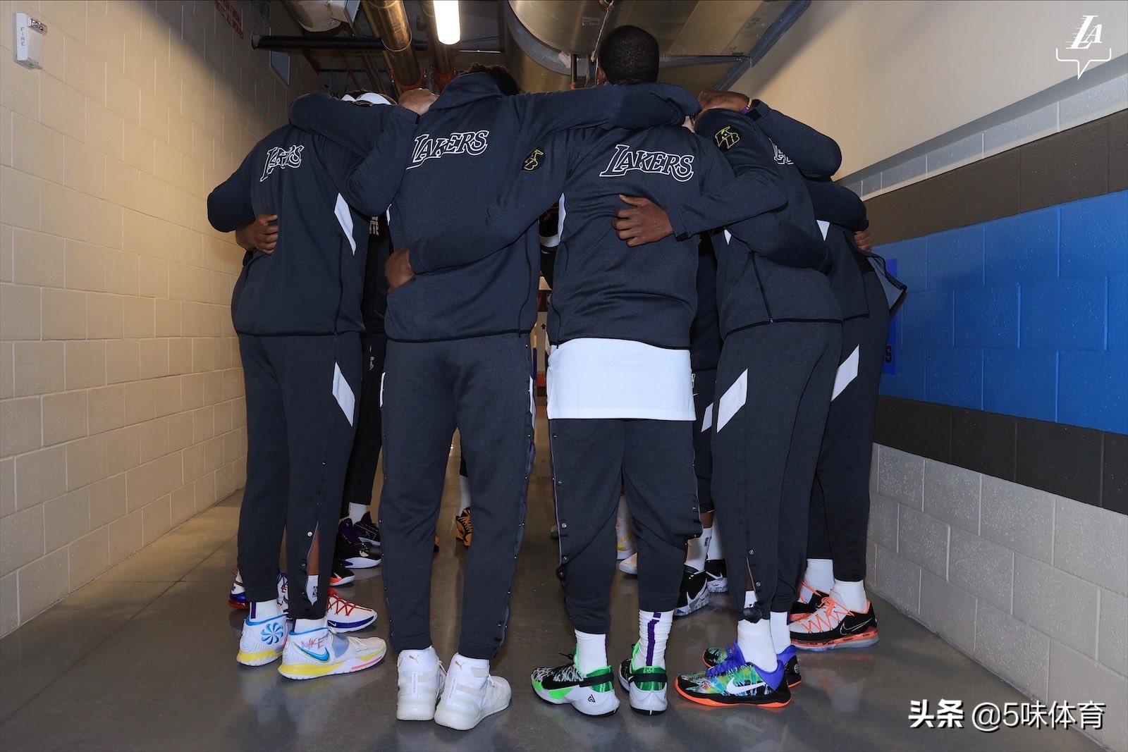 湖人又1不败定律出炉！詹姆斯公开表白浓眉，韦德不相信爱情了