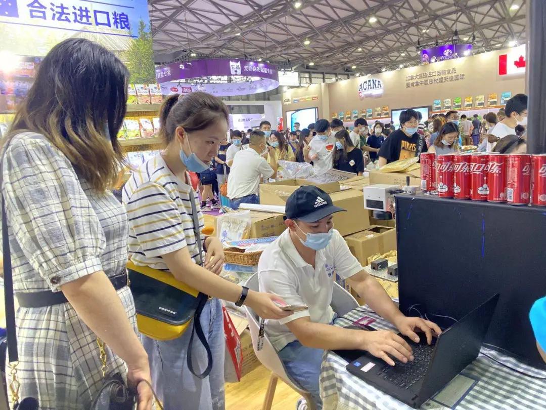 耐吉斯今年亚宠展上做了啥？挤都挤不进