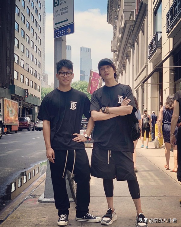 陈坤晒儿子帅气校服照,陈坤17岁儿子