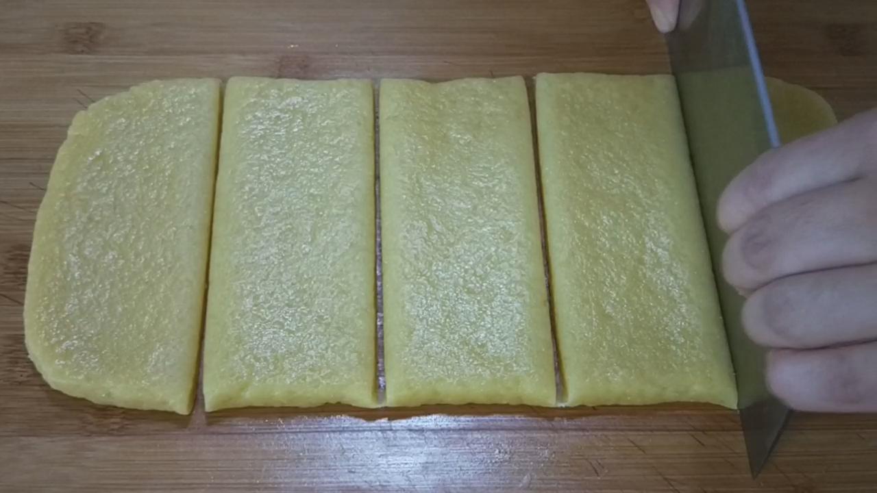 面粉里加鸡蛋怎么做饼,鸡蛋面粉饼怎么做松软好吃