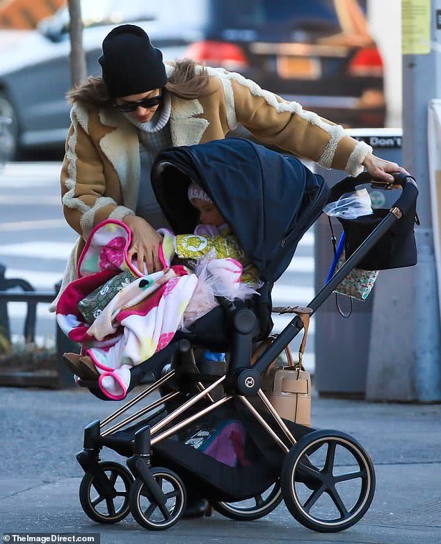 布莱德利库珀伊莲娜离婚几年复合,伊莲娜女儿布莱德利库珀