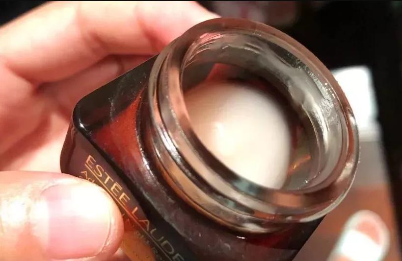 雅诗兰黛和兰蔻小黑瓶眼霜哪款好,兰蔻小黑瓶和雅诗兰黛眼霜哪个好