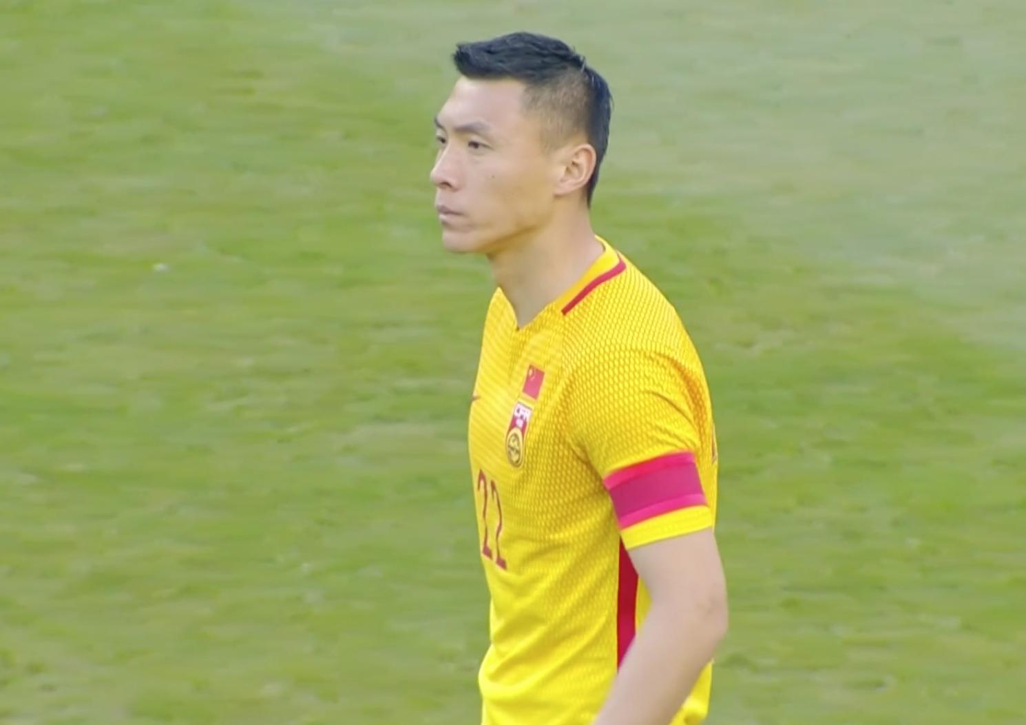 2-0！中国足球终于赢了，结束6场不胜尴尬，送对手东亚杯9连败