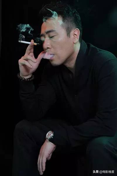 50岁于和伟妻子同台,于和伟和妻子最近的视频